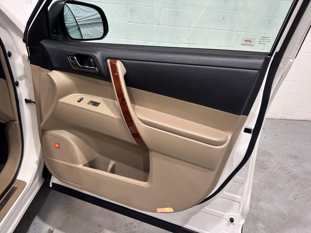 2013 Toyota Highlander - $14,995