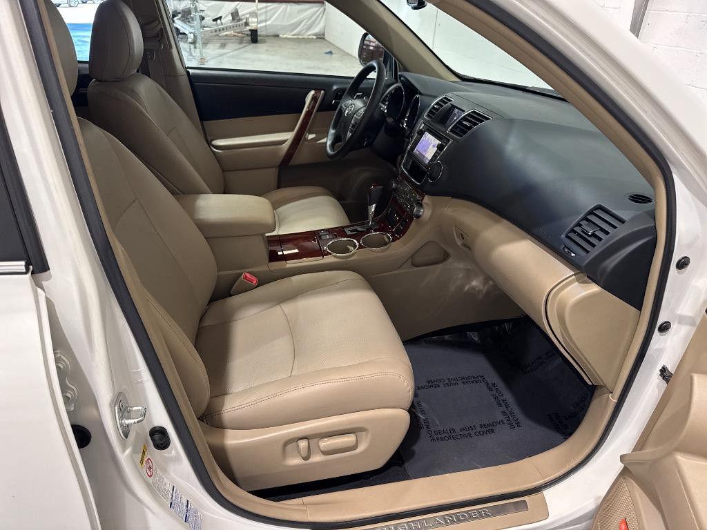 2013 Toyota Highlander - $14,995