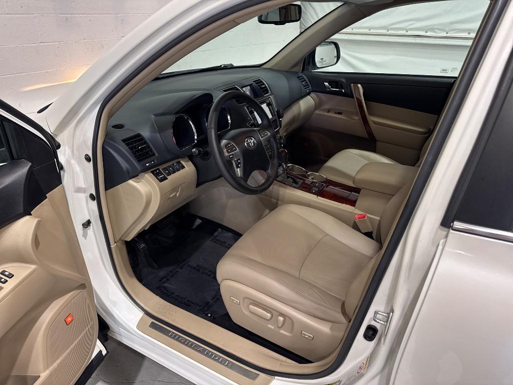 2013 Toyota Highlander - $14,995
