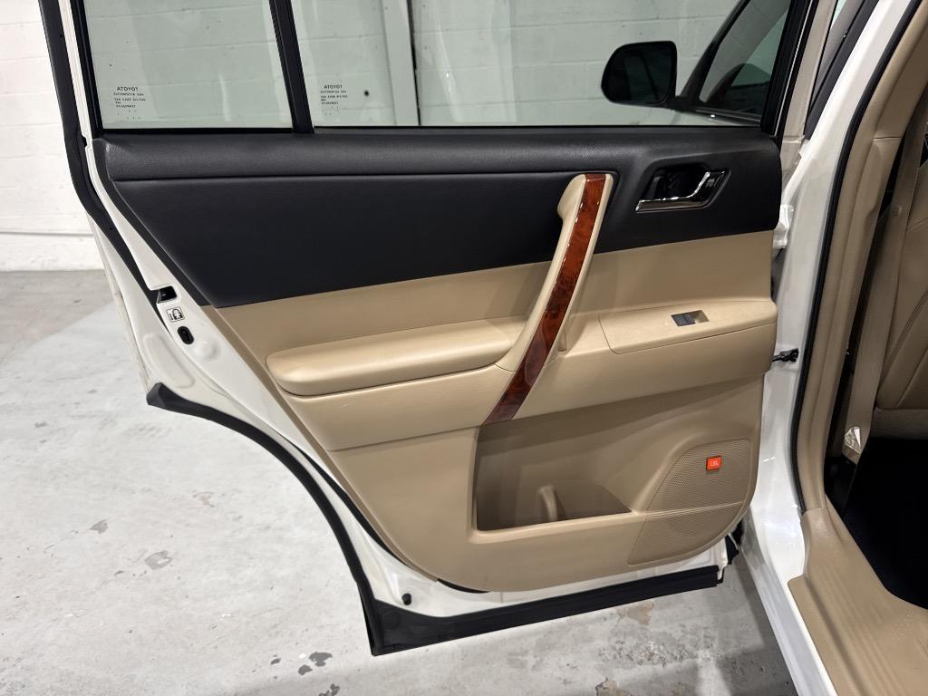 2013 Toyota Highlander - $14,995