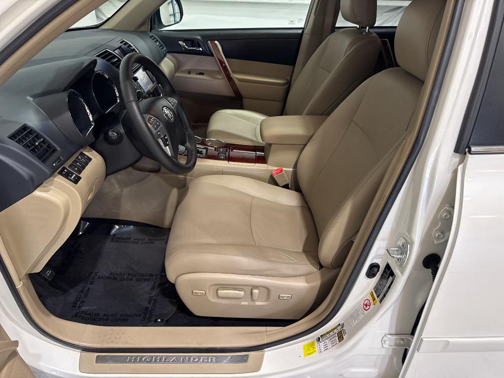 2013 Toyota Highlander - $14,995