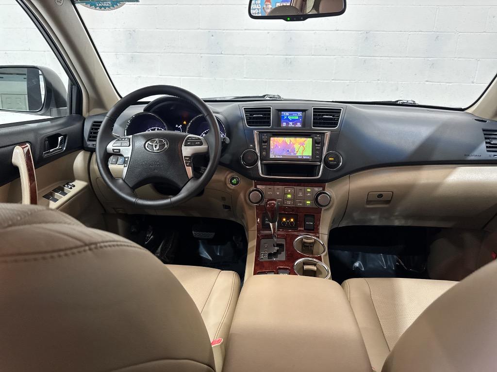 2013 Toyota Highlander - $14,995