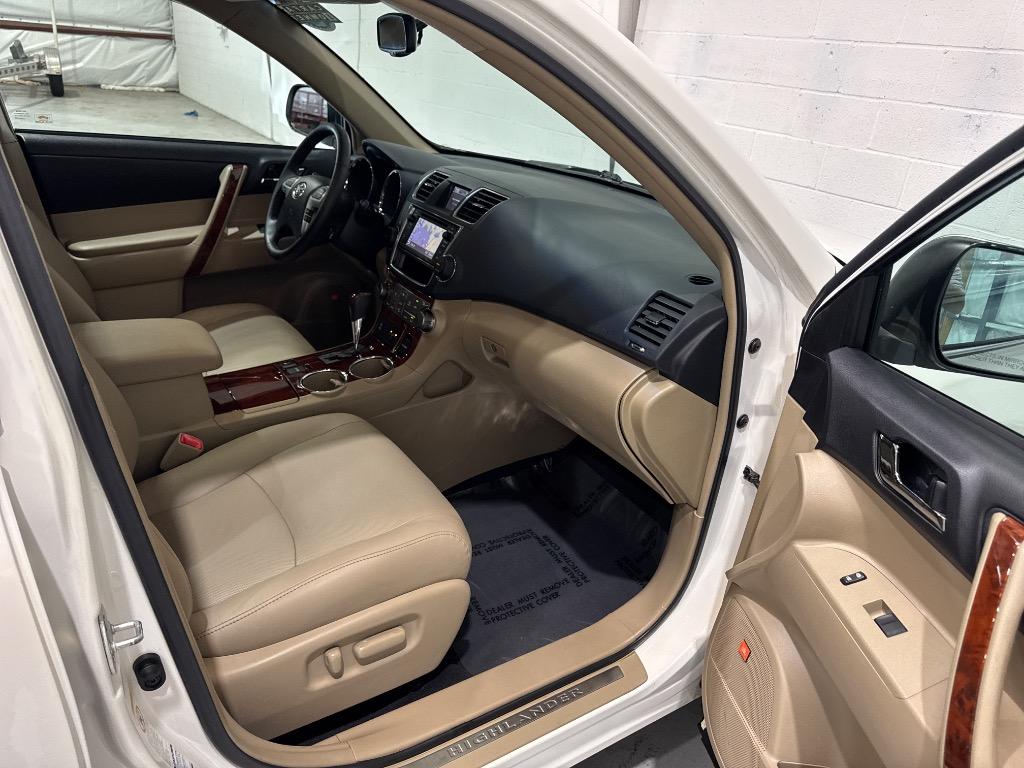 2013 Toyota Highlander - $14,995