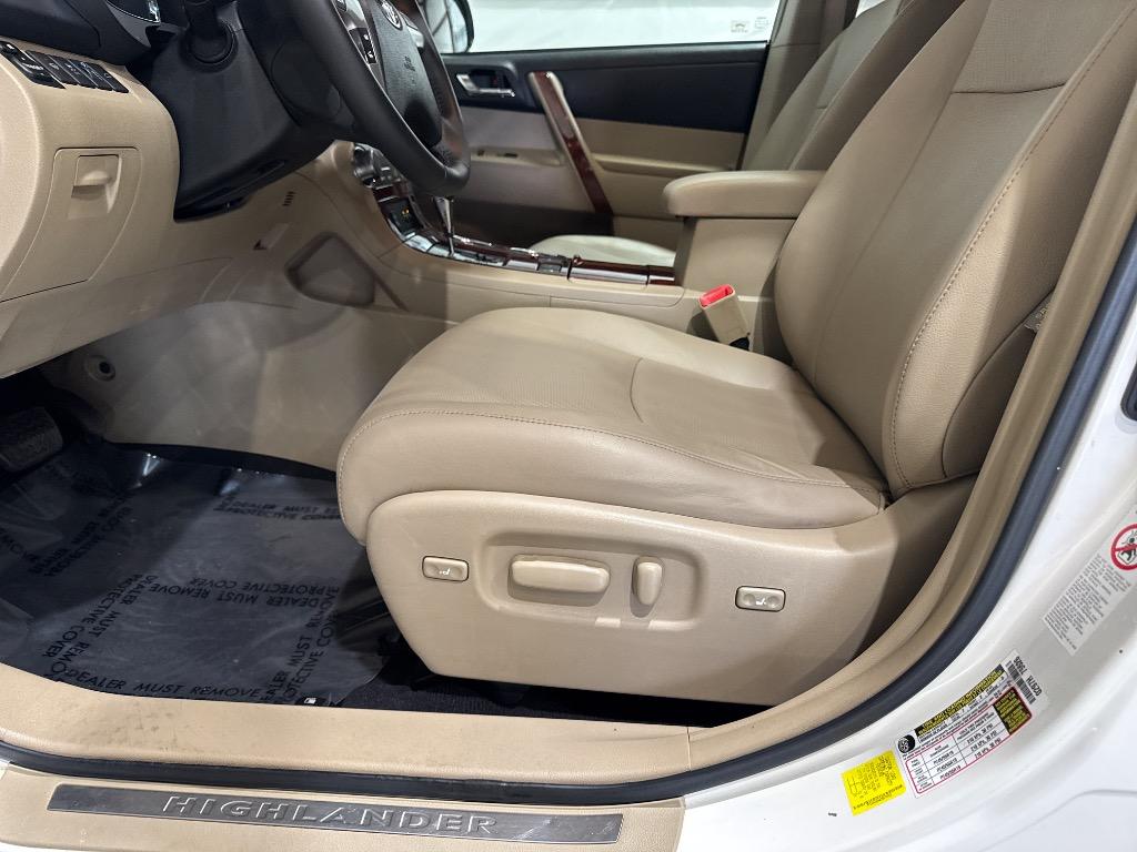 2013 Toyota Highlander - $14,995