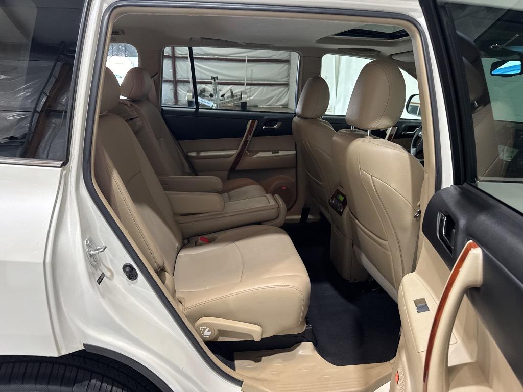 2013 Toyota Highlander - $14,995