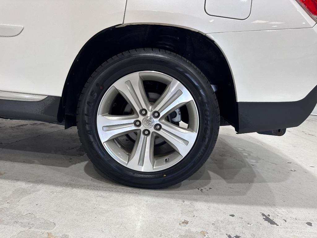 2013 Toyota Highlander - $14,995