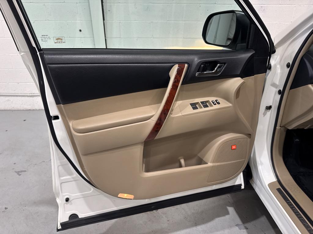 2013 Toyota Highlander - $14,995