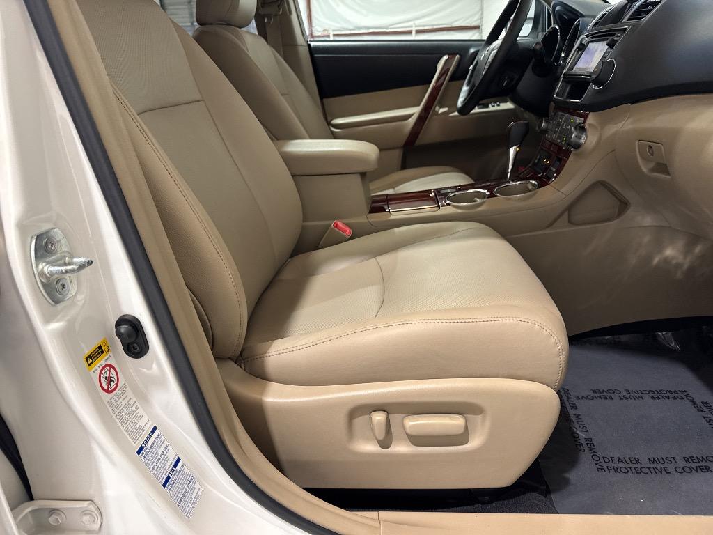 2013 Toyota Highlander - $14,995