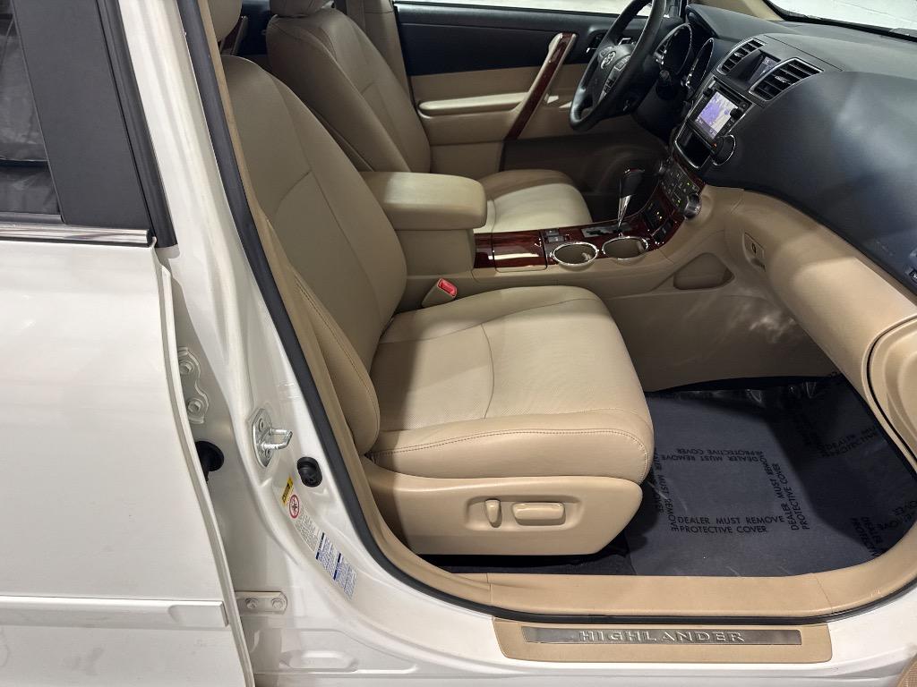 2013 Toyota Highlander - $14,995