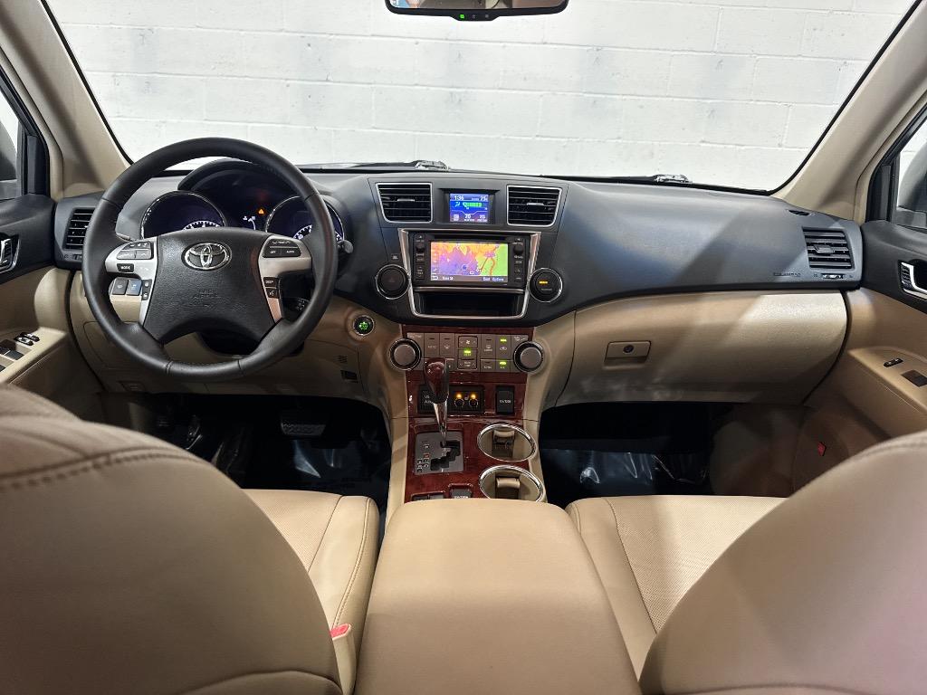 2013 Toyota Highlander - $14,995