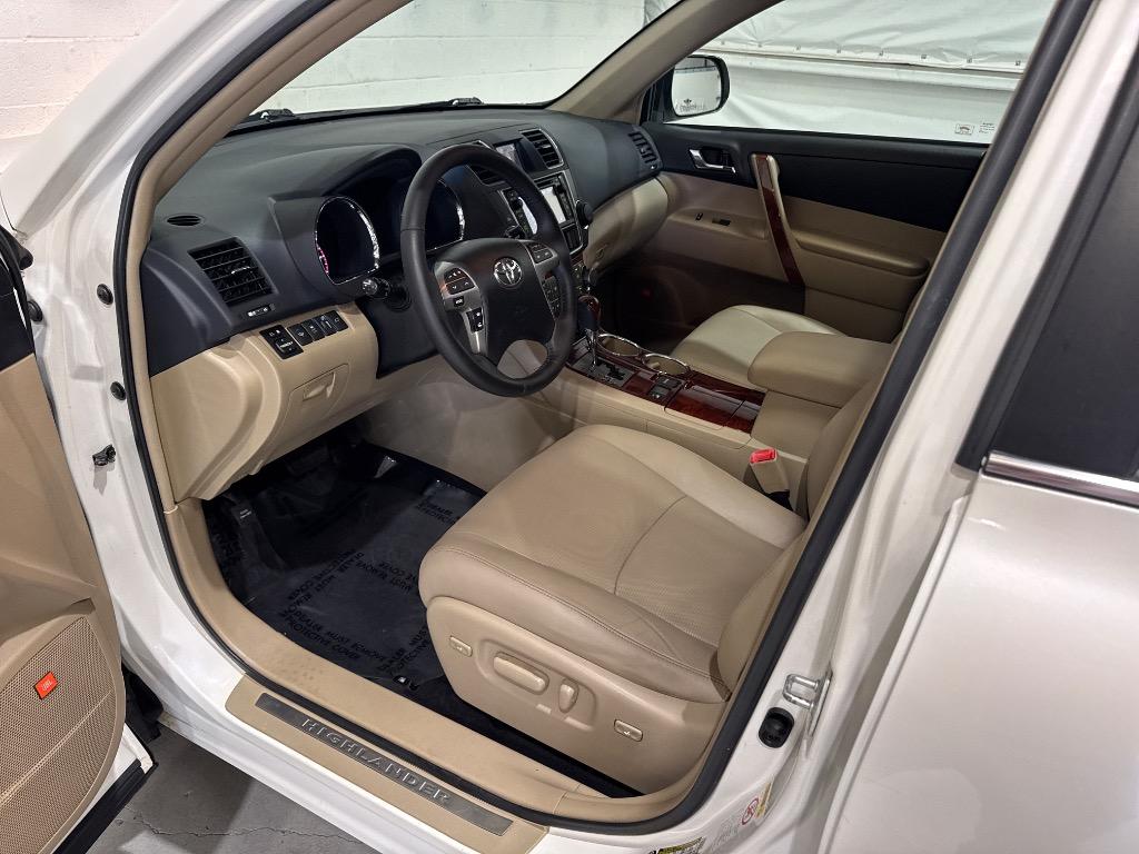 2013 Toyota Highlander - $14,995