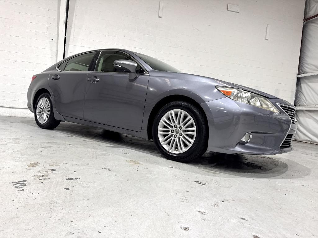 2013 Lexus ES - $16,995