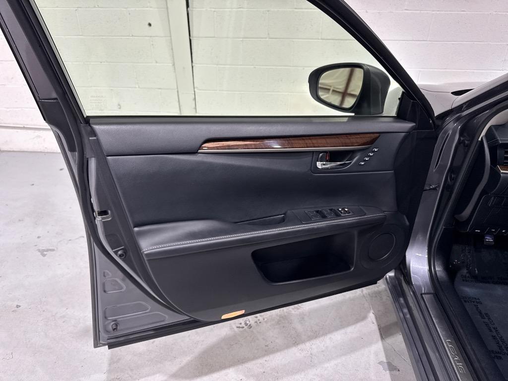 2013 Lexus ES - $16,995