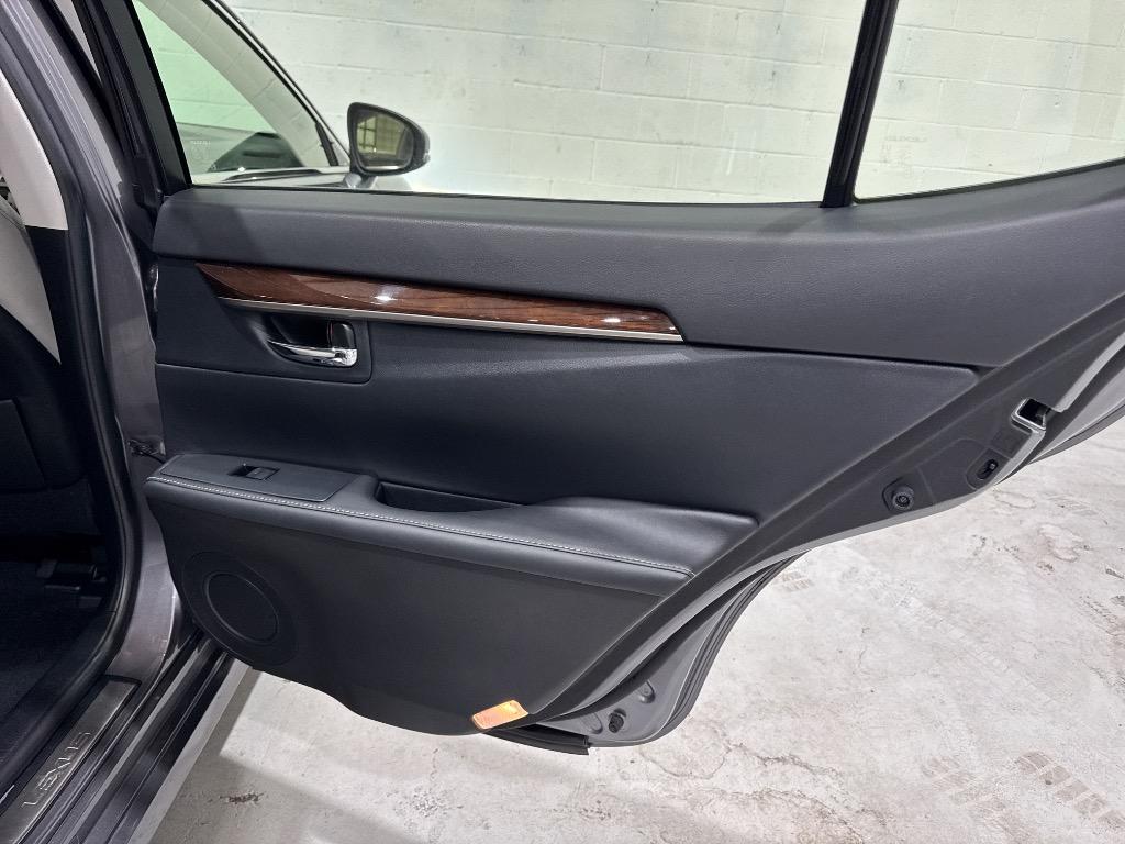 2013 Lexus ES - $16,995