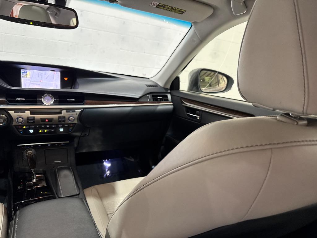 2013 Lexus ES - $16,995