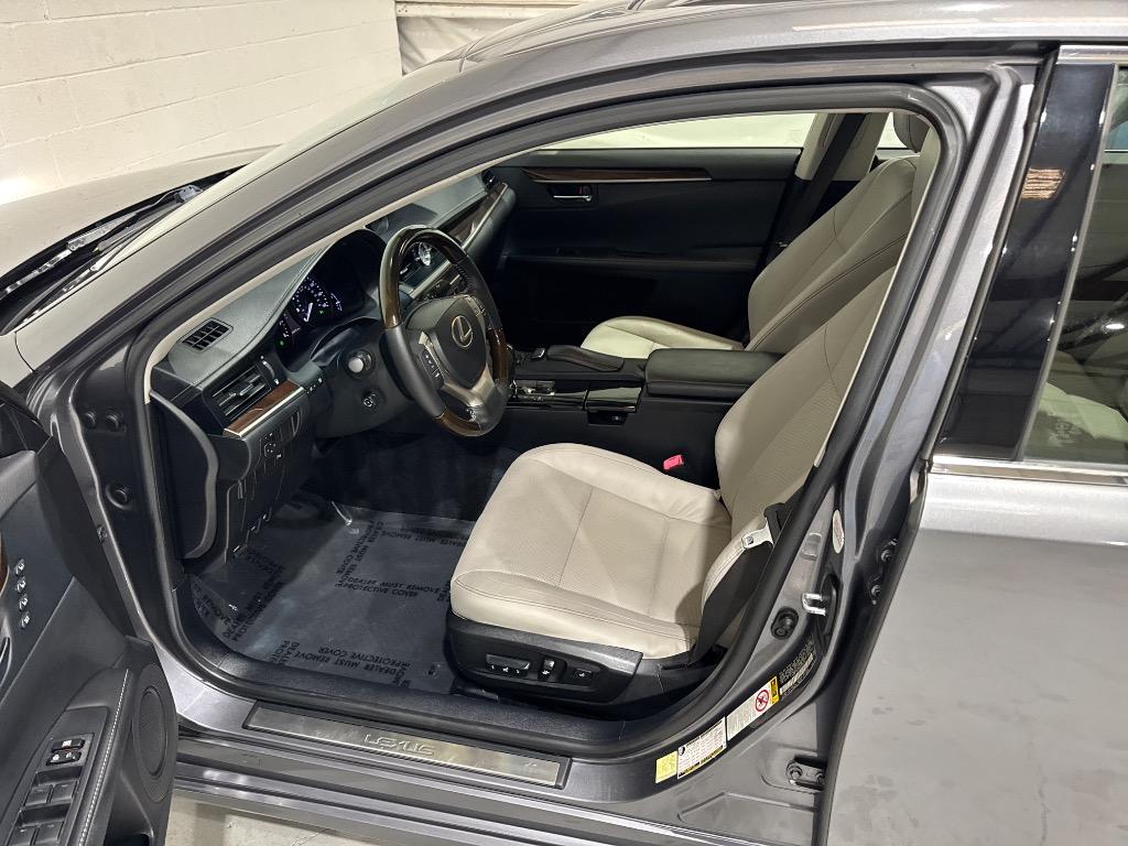 2013 Lexus ES - $16,995