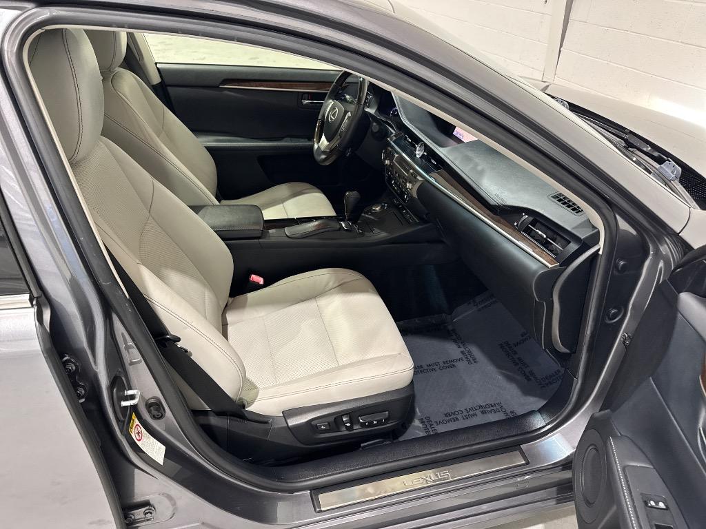 2013 Lexus ES - $16,995