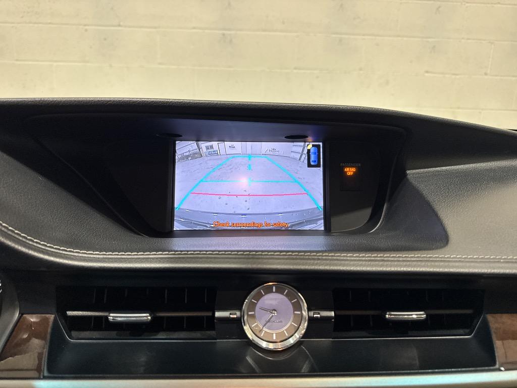 2013 Lexus ES - $16,995