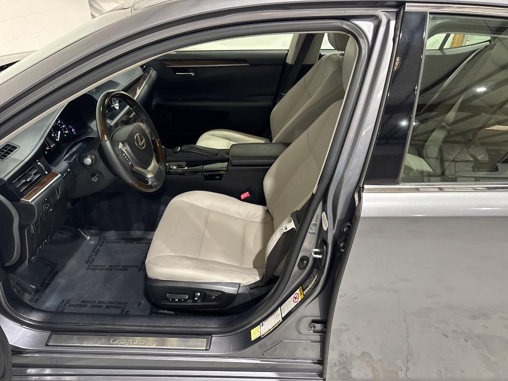2013 Lexus ES - $16,995