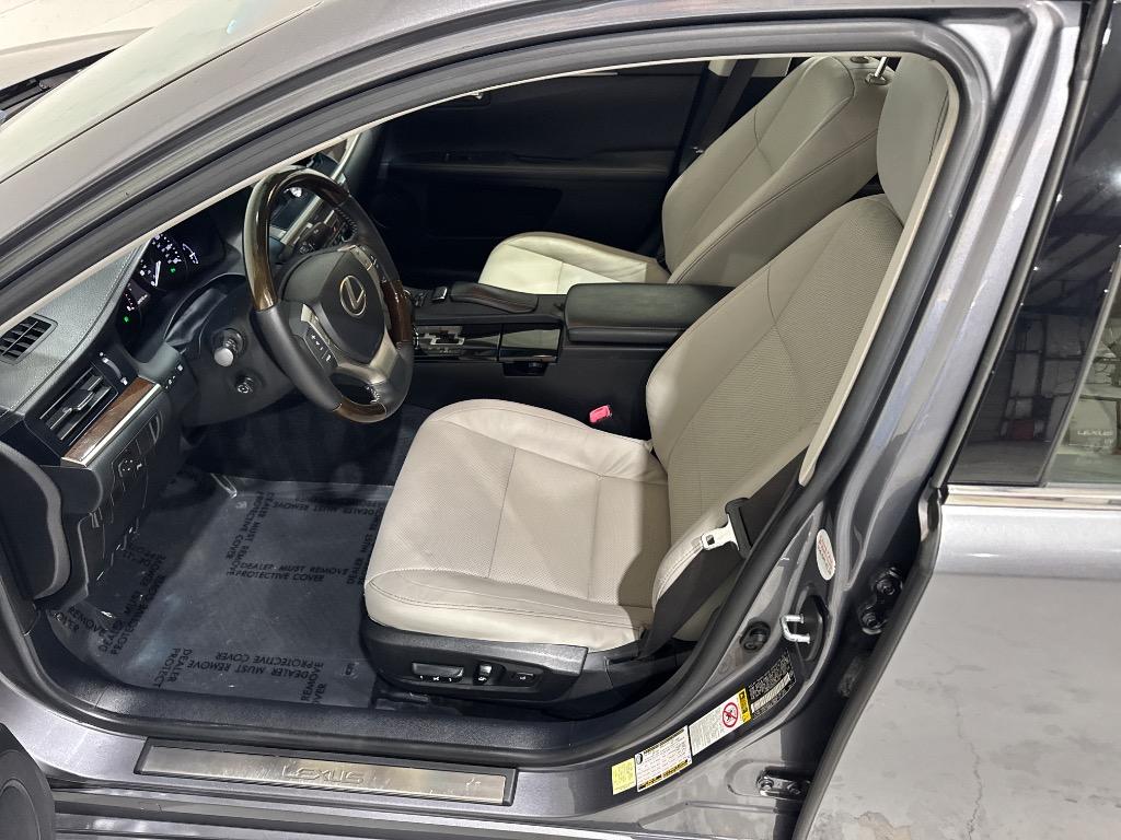 2013 Lexus ES - $16,995