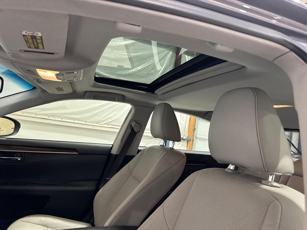 2013 Lexus ES - $16,995
