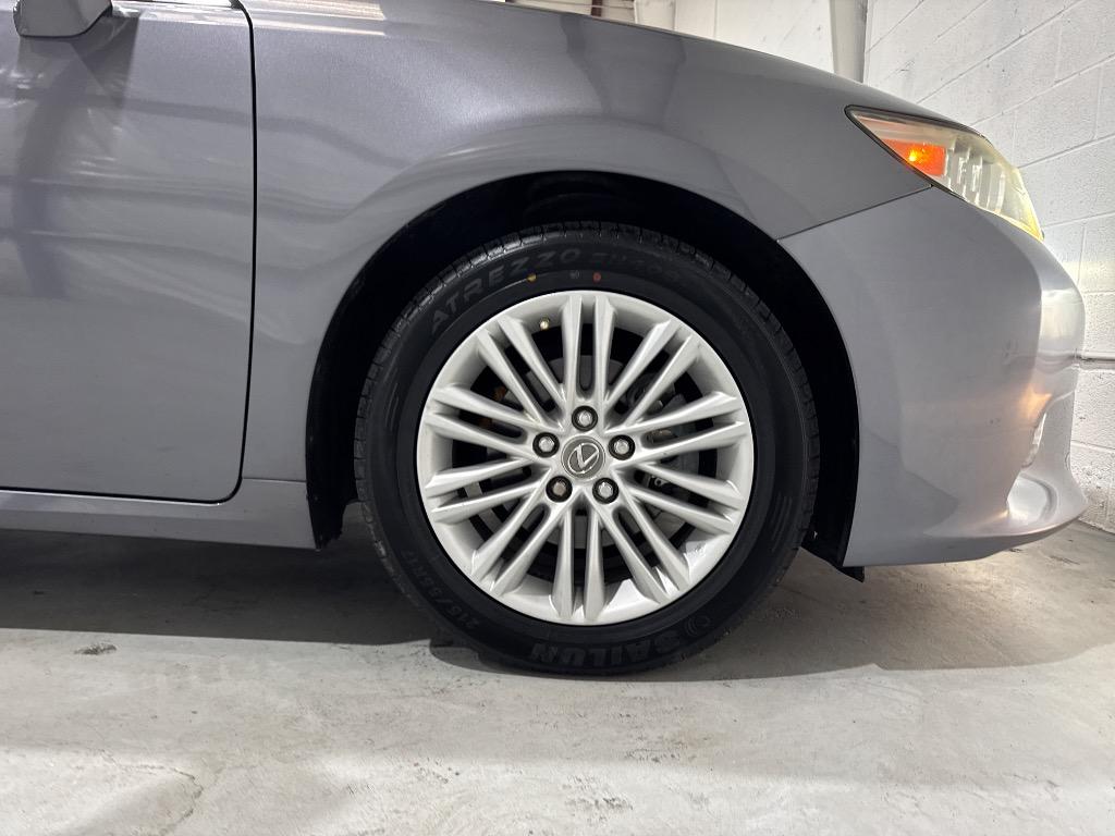 2013 Lexus ES - $16,995