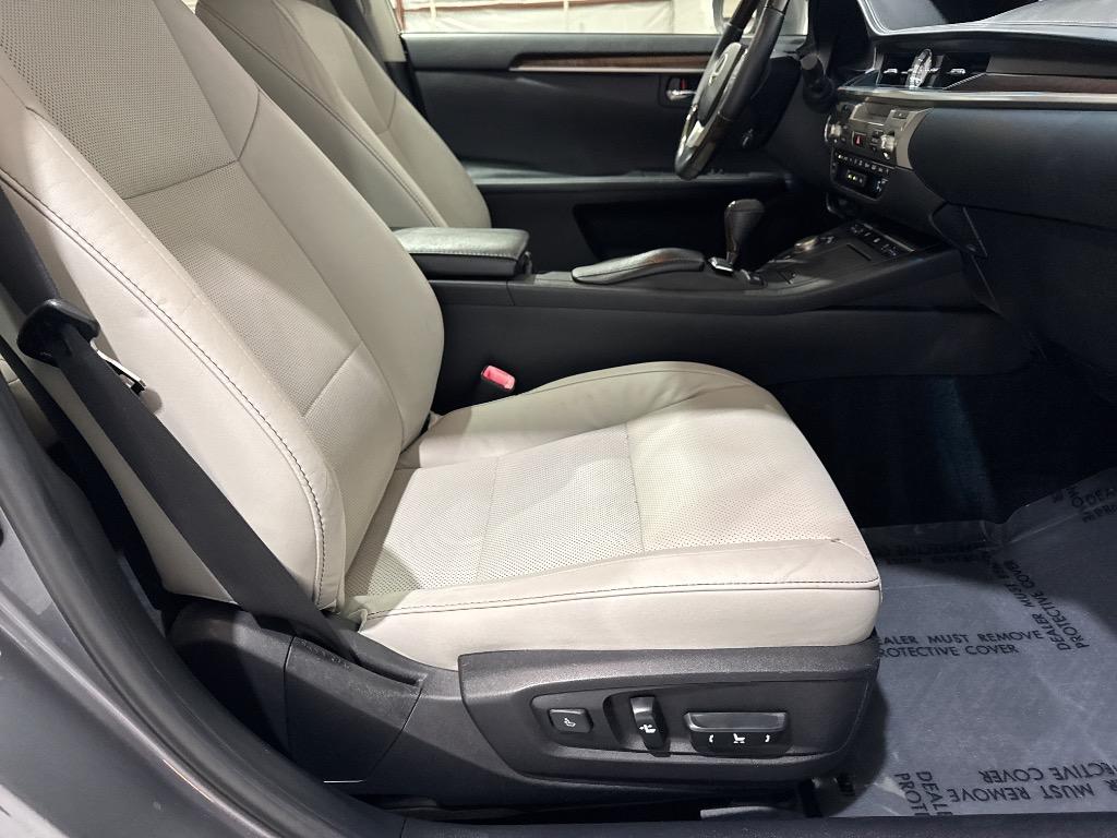 2013 Lexus ES - $16,995