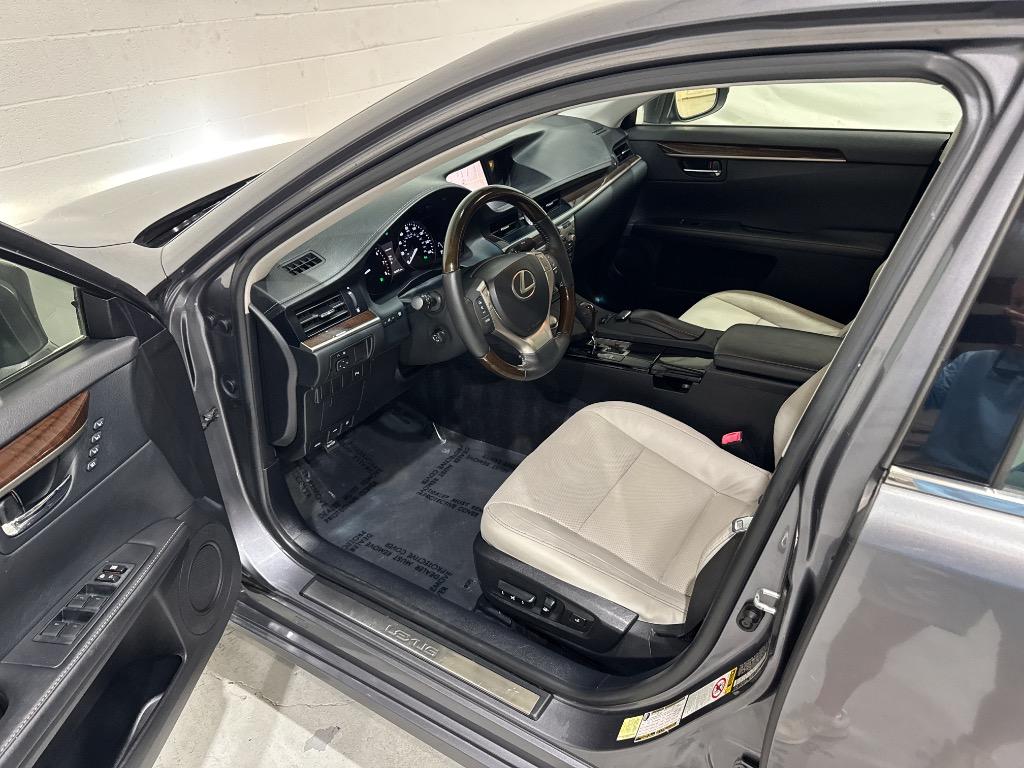 2013 Lexus ES - $16,995