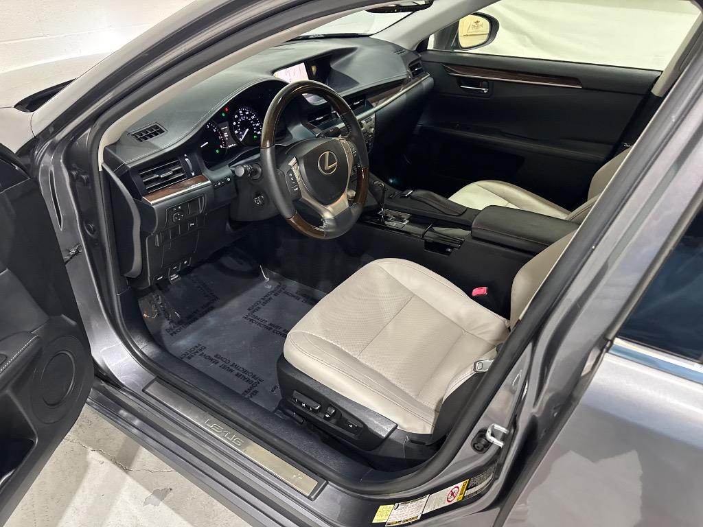 2013 Lexus ES - $16,995