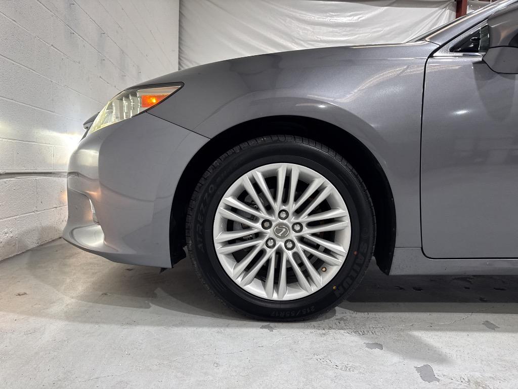 2013 Lexus ES - $16,995