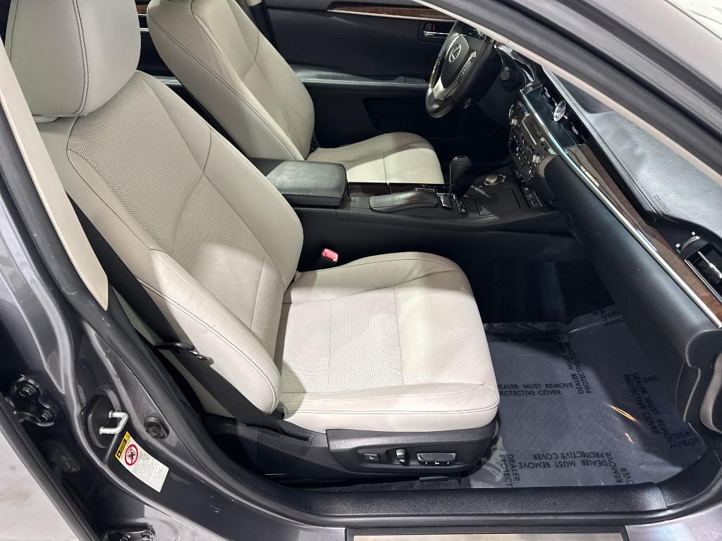 2013 Lexus ES - $16,995