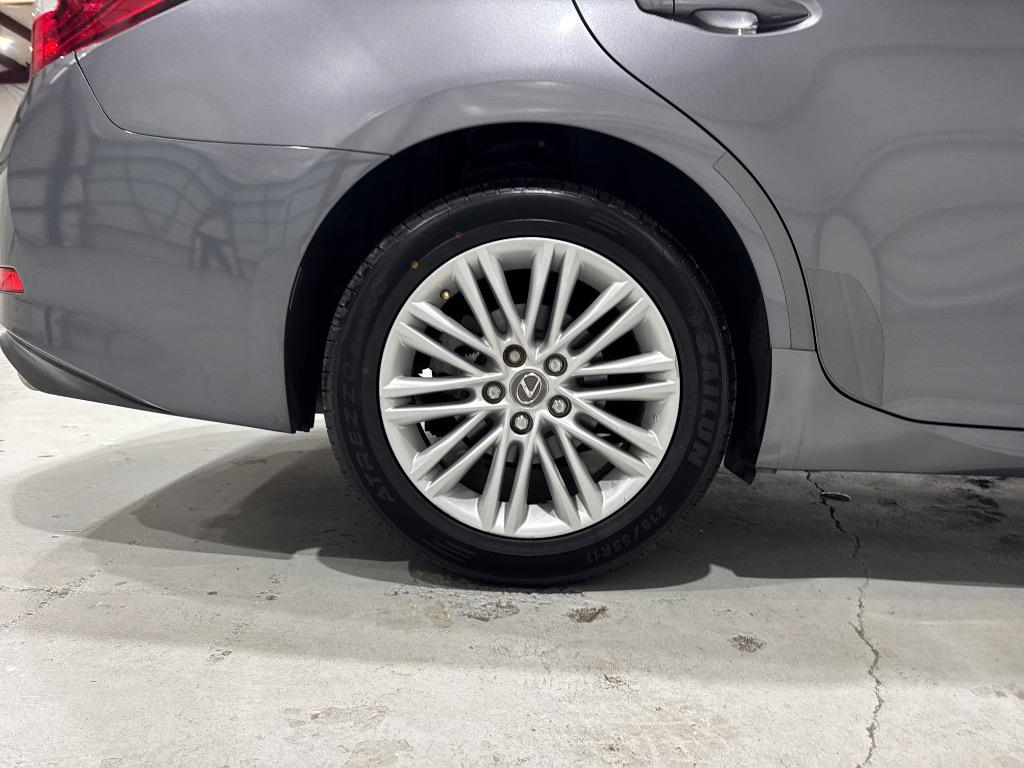 2013 Lexus ES - $16,995