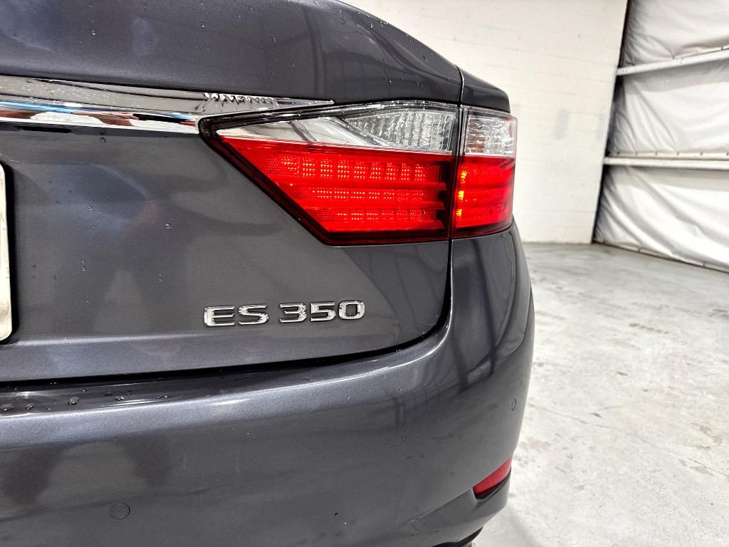 2013 Lexus ES - $16,995