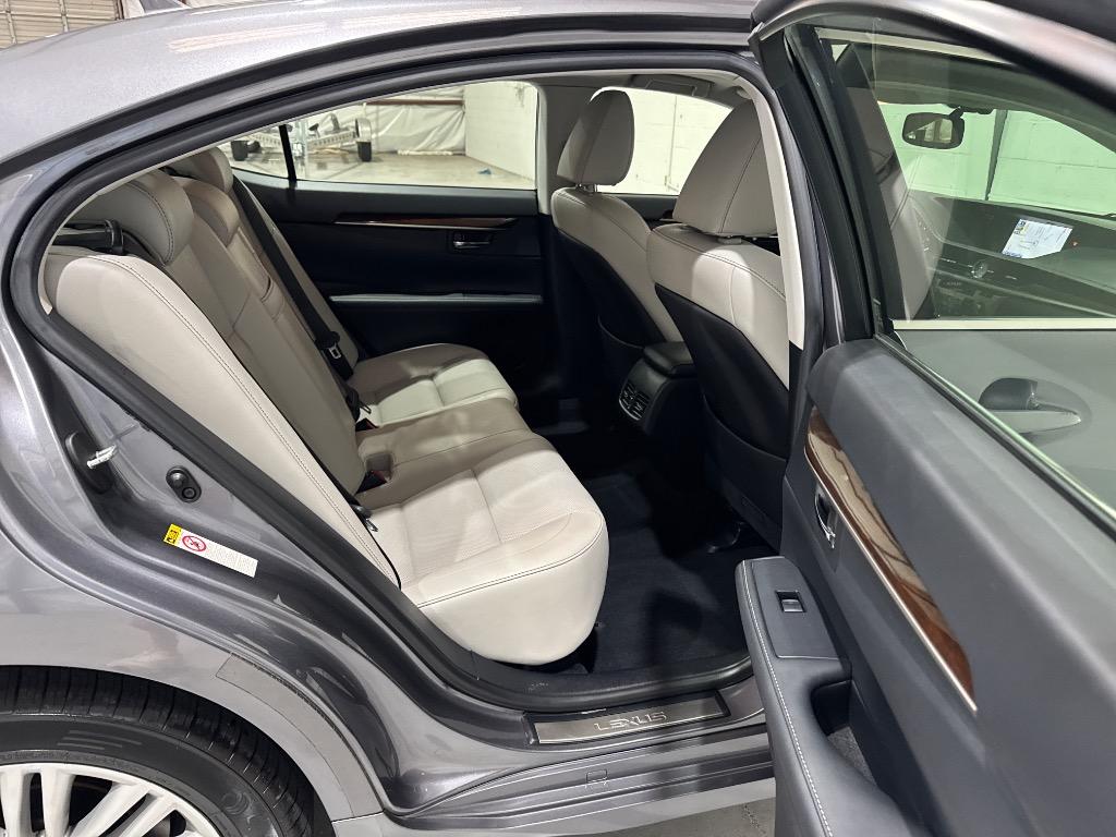 2013 Lexus ES - $16,995