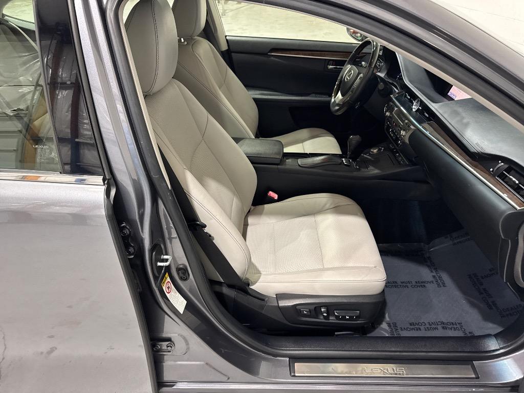 2013 Lexus ES - $16,995