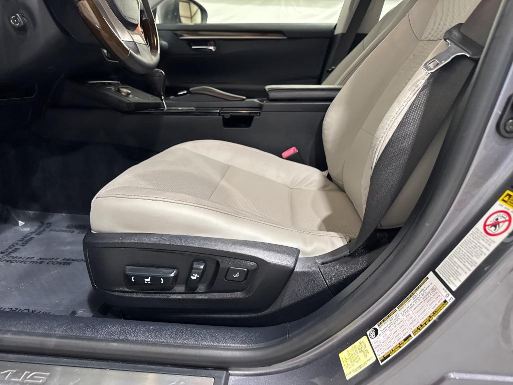 2013 Lexus ES - $16,995