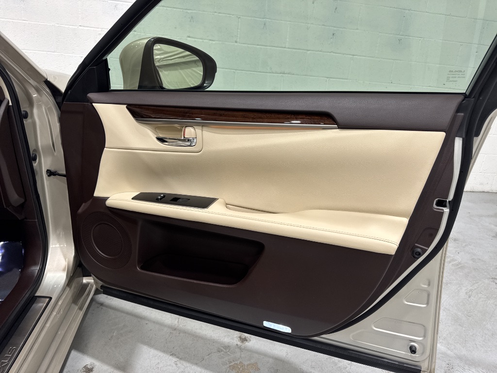 2016 Lexus ES - $24,995