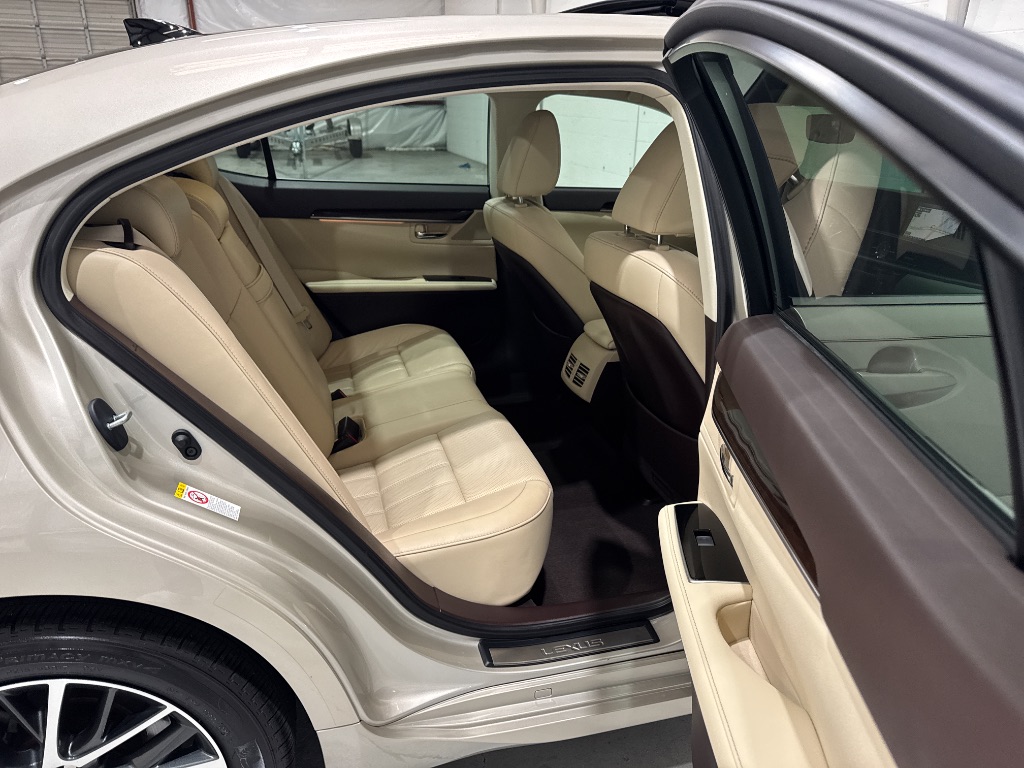 2016 Lexus ES - $24,995
