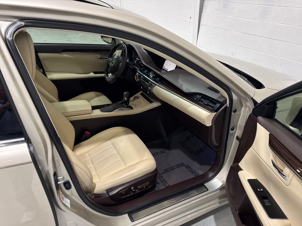 2016 Lexus ES - $24,995
