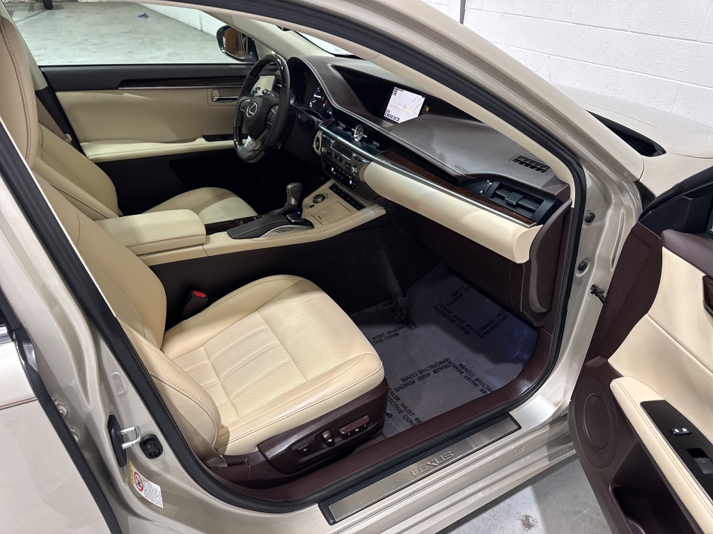 2016 Lexus ES - $24,995