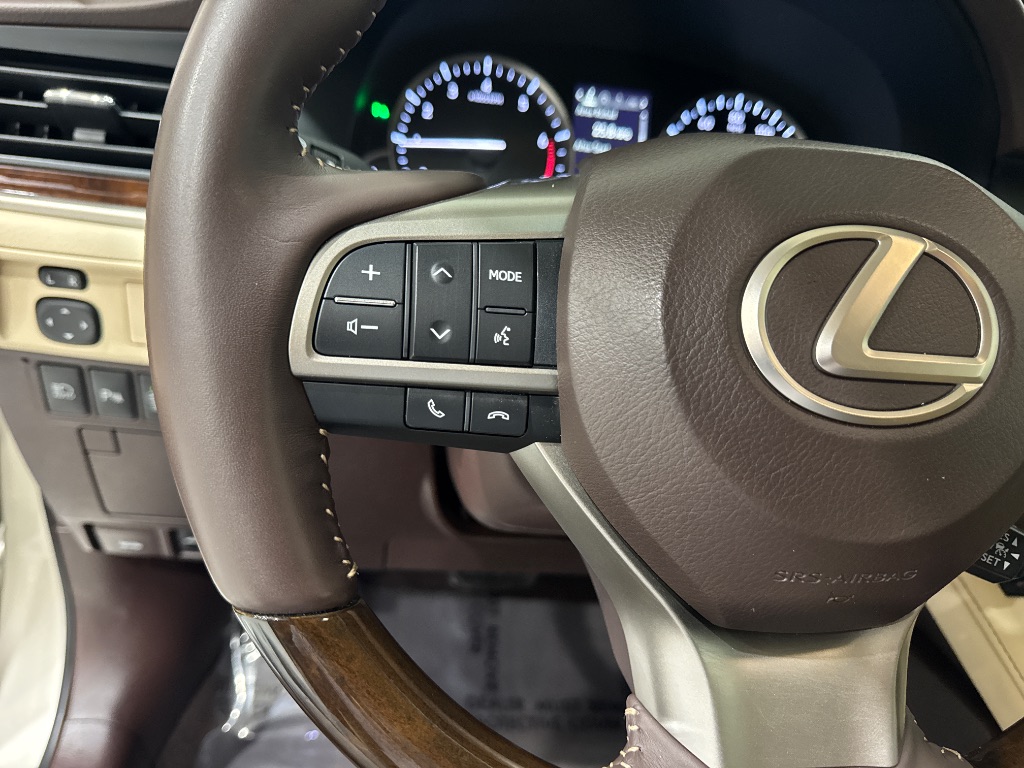 2016 Lexus ES - $24,995