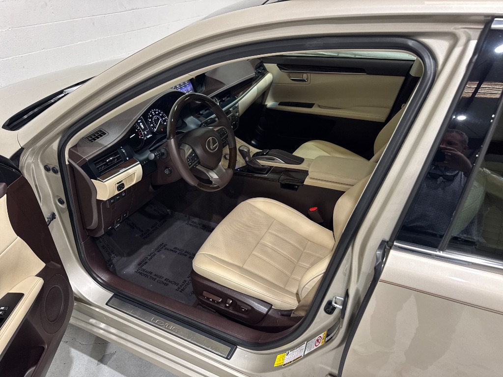 2016 Lexus ES - $24,995