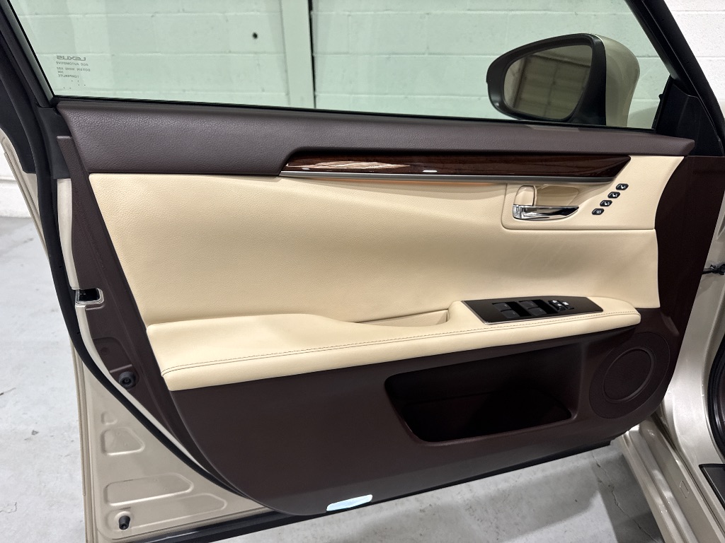 2016 Lexus ES - $24,995