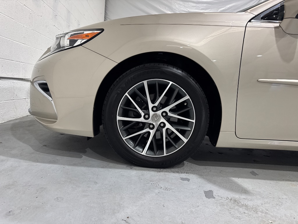 2016 Lexus ES - $24,995