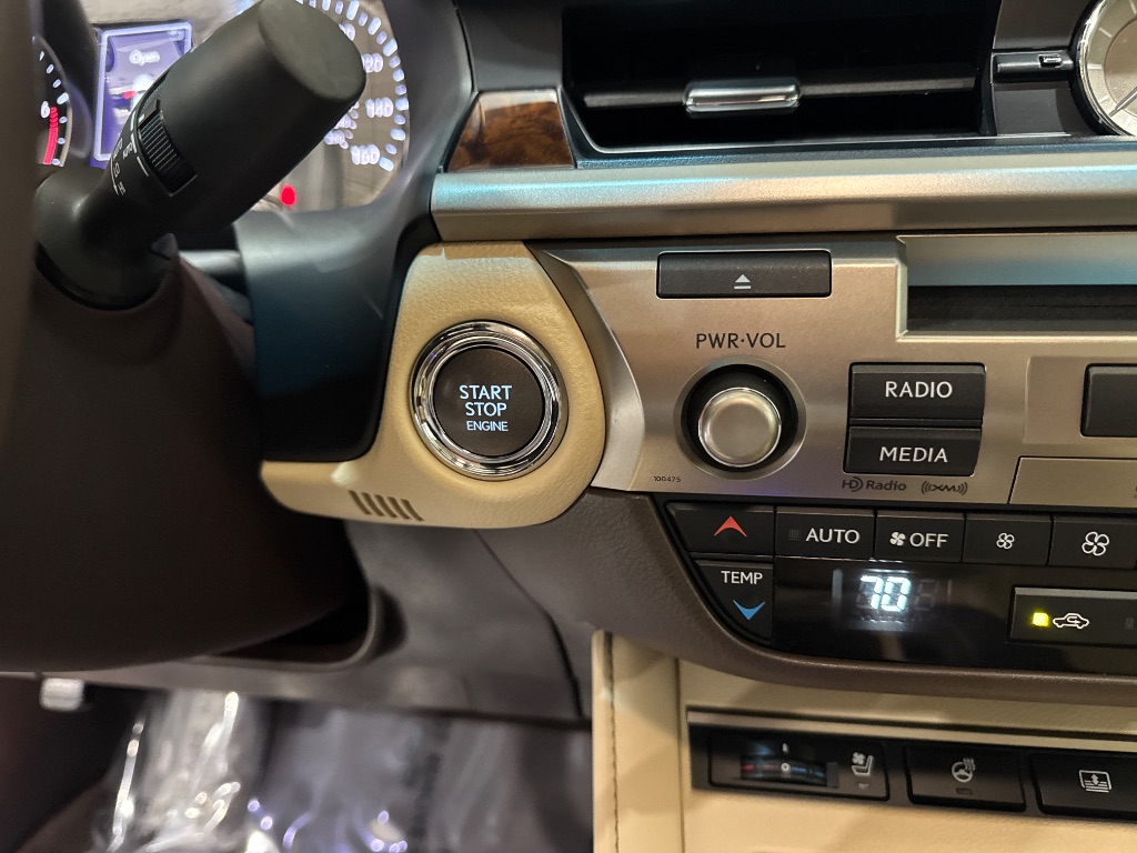 2016 Lexus ES - $24,995