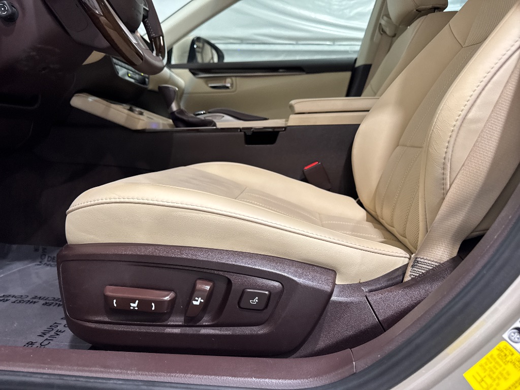 2016 Lexus ES - $24,995