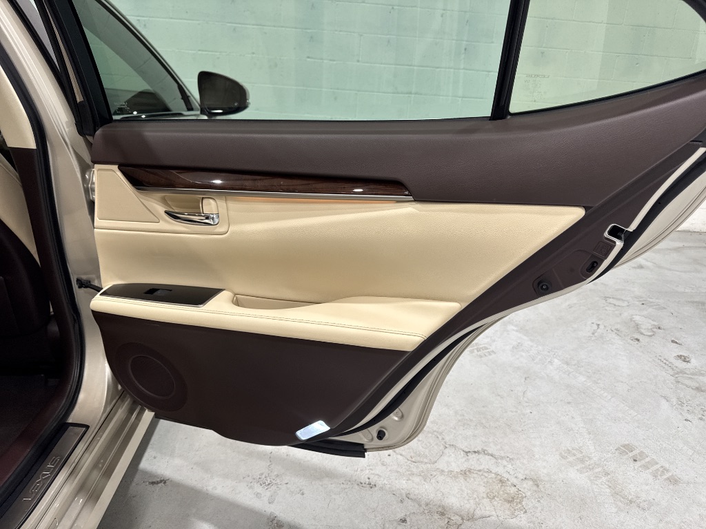 2016 Lexus ES - $24,995