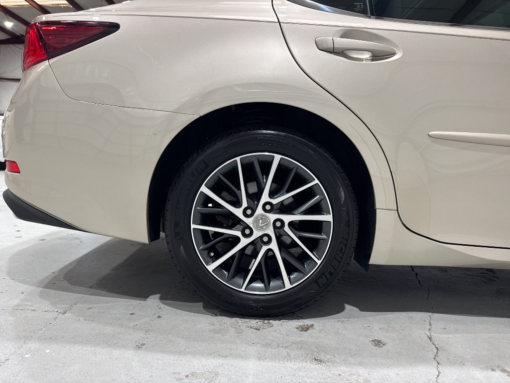 2016 Lexus ES - $24,995