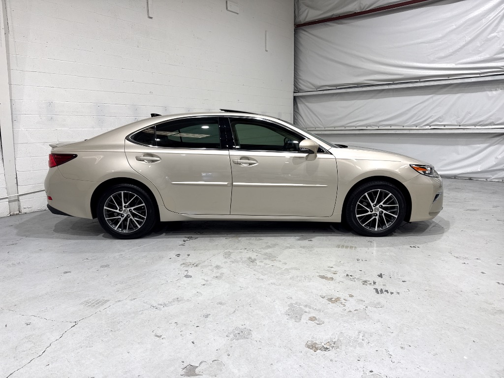 2016 Lexus ES - $24,995