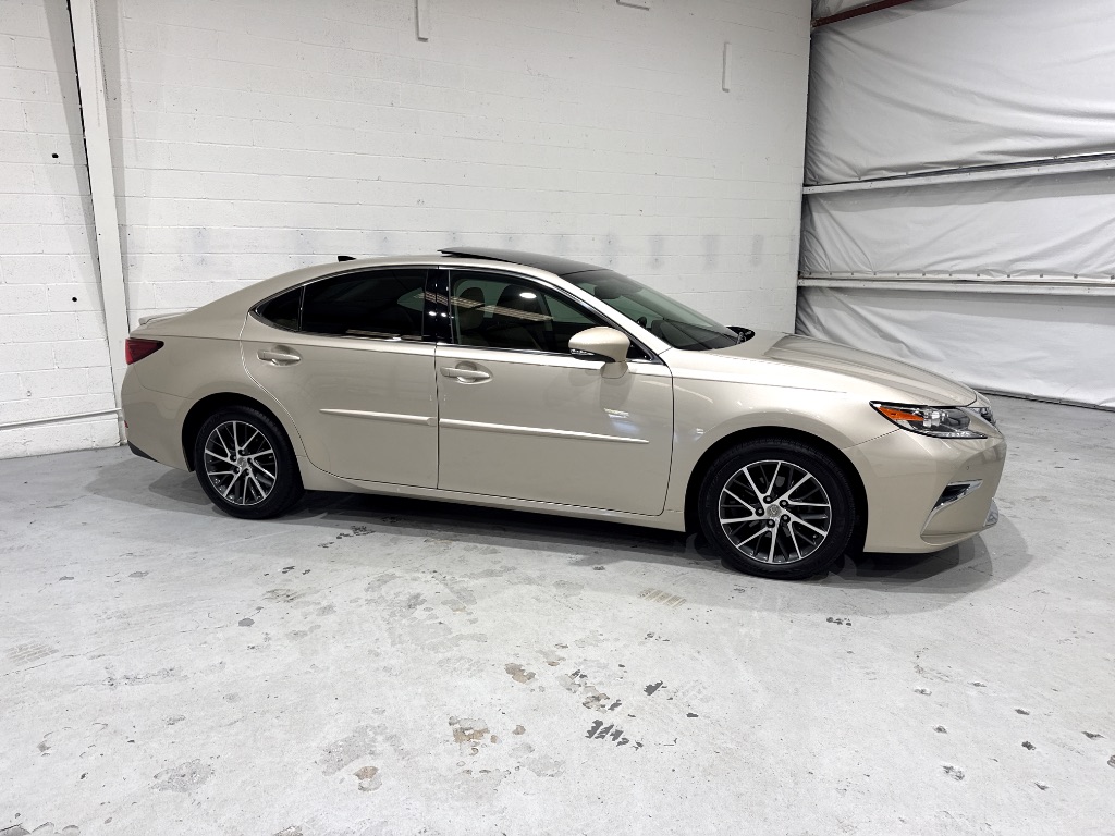 2016 Lexus ES - $24,995